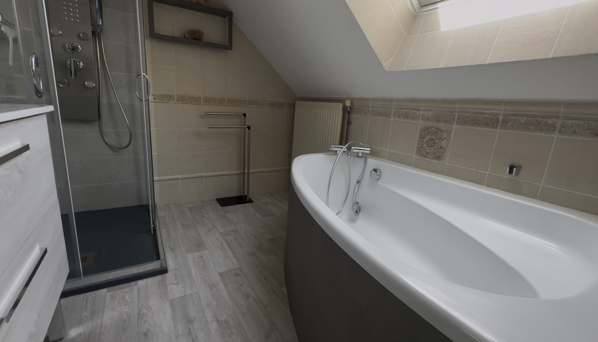 SALLE DE BAINS COMMUNE 1 ER ETAGE