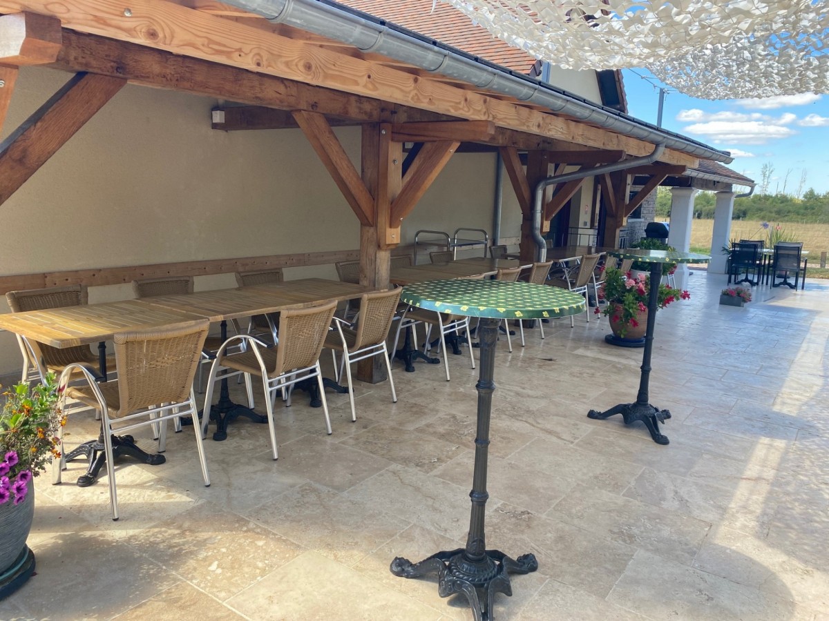 COIN REPAS EXTERIEUR COTE EST